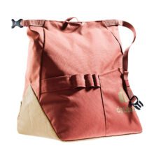 Сумка Deuter Gravity Boulder в цвете Redwood Clay для активного отдыха, альпинизма и путешествий, идеально подходящая для спортсменов и любителей активной жизни.