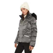 Дамская зимняя куртка Rossignol Joseray, стильная и теплосберегающая, подходит для активного отдыха, путешествий и восхождений в горах, идеально сочетается с походной обувью и спортивной одеждой.